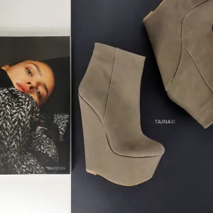 Dark Beige 16 cm Wedge Booties