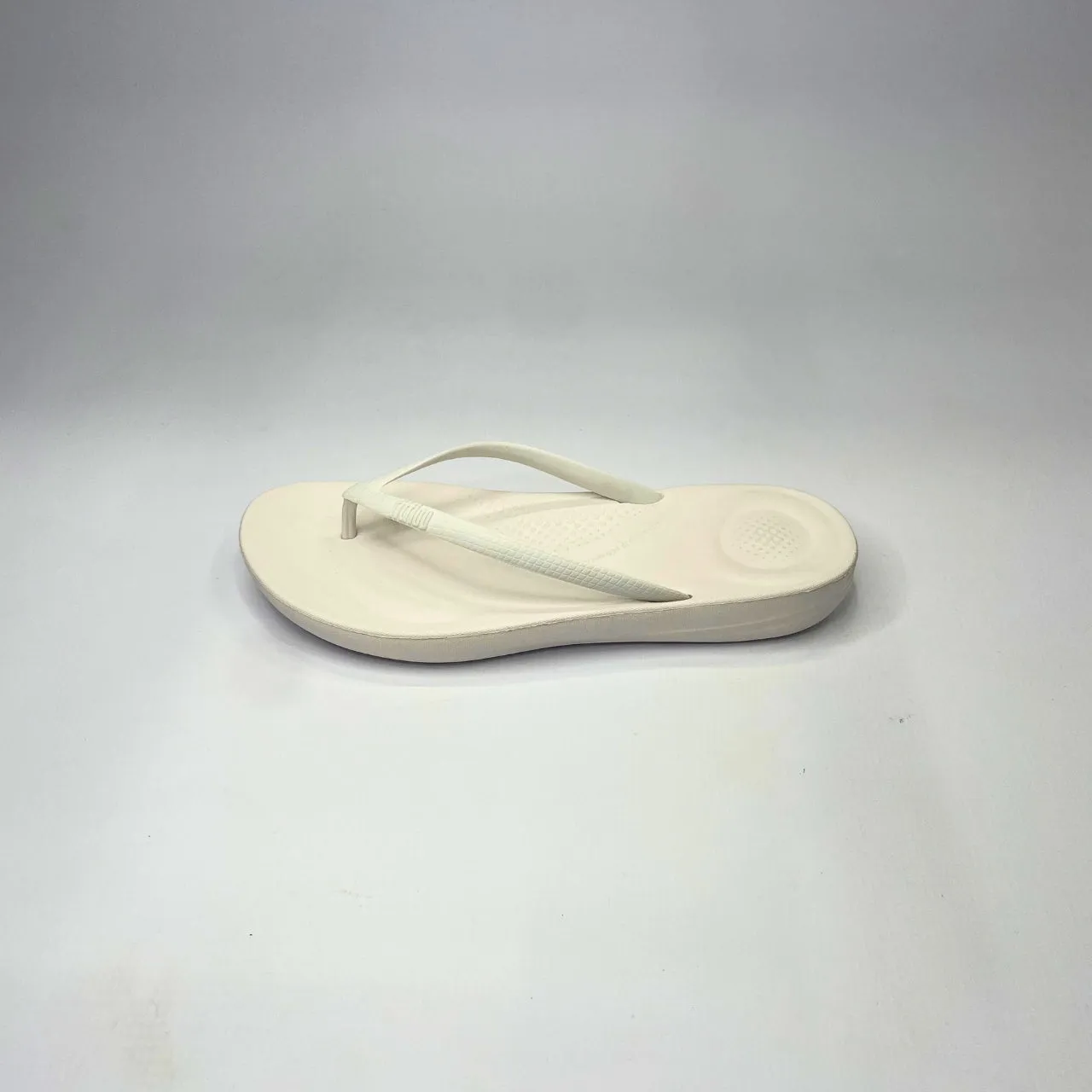 Fitflop IQUSHION urban white ergonomic flip-flops