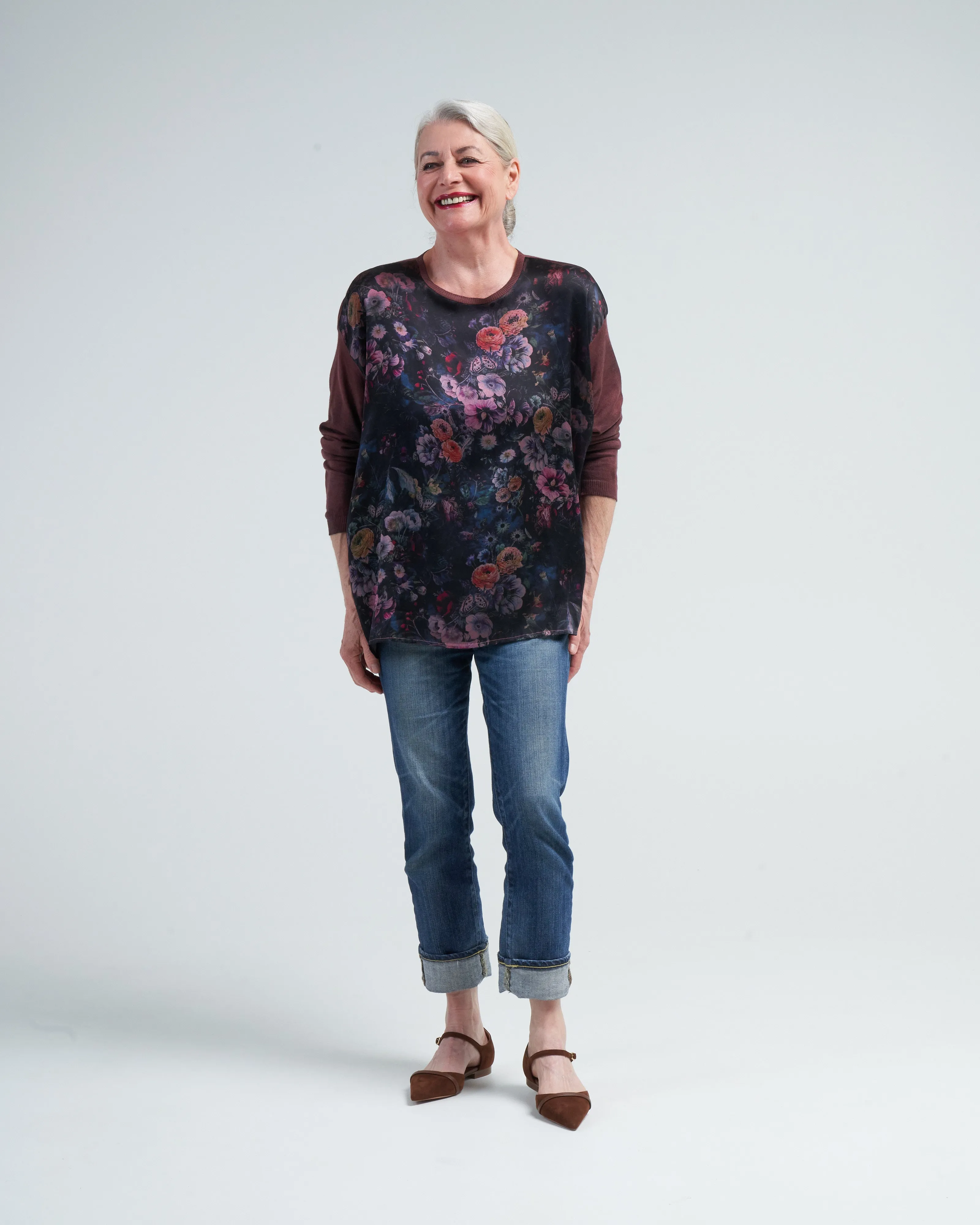 round neck pullover with dark flowers silk in front - n/henne